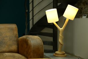 Lampe bois torsadé